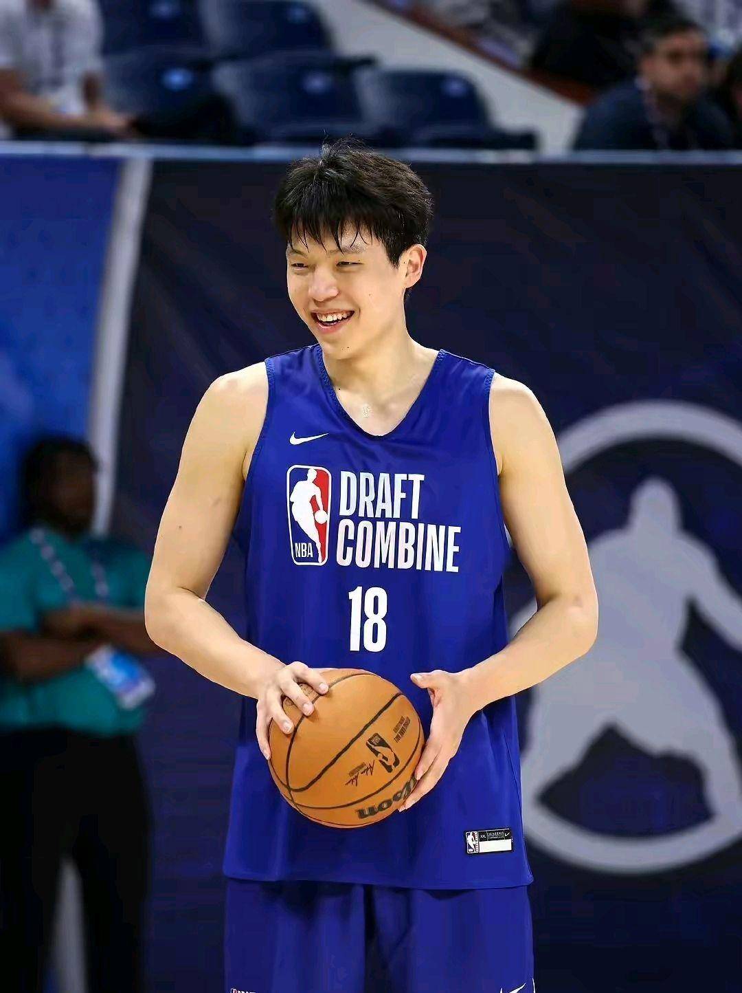 值得庆祝！中国篮球将进入杨瀚森时代(中国篮球希望)