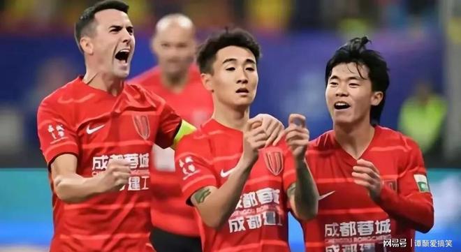 AG官网-乌龙、点球，武汉三镇2-2憾平成都蓉城，比赛中发生了什么？的简单介绍